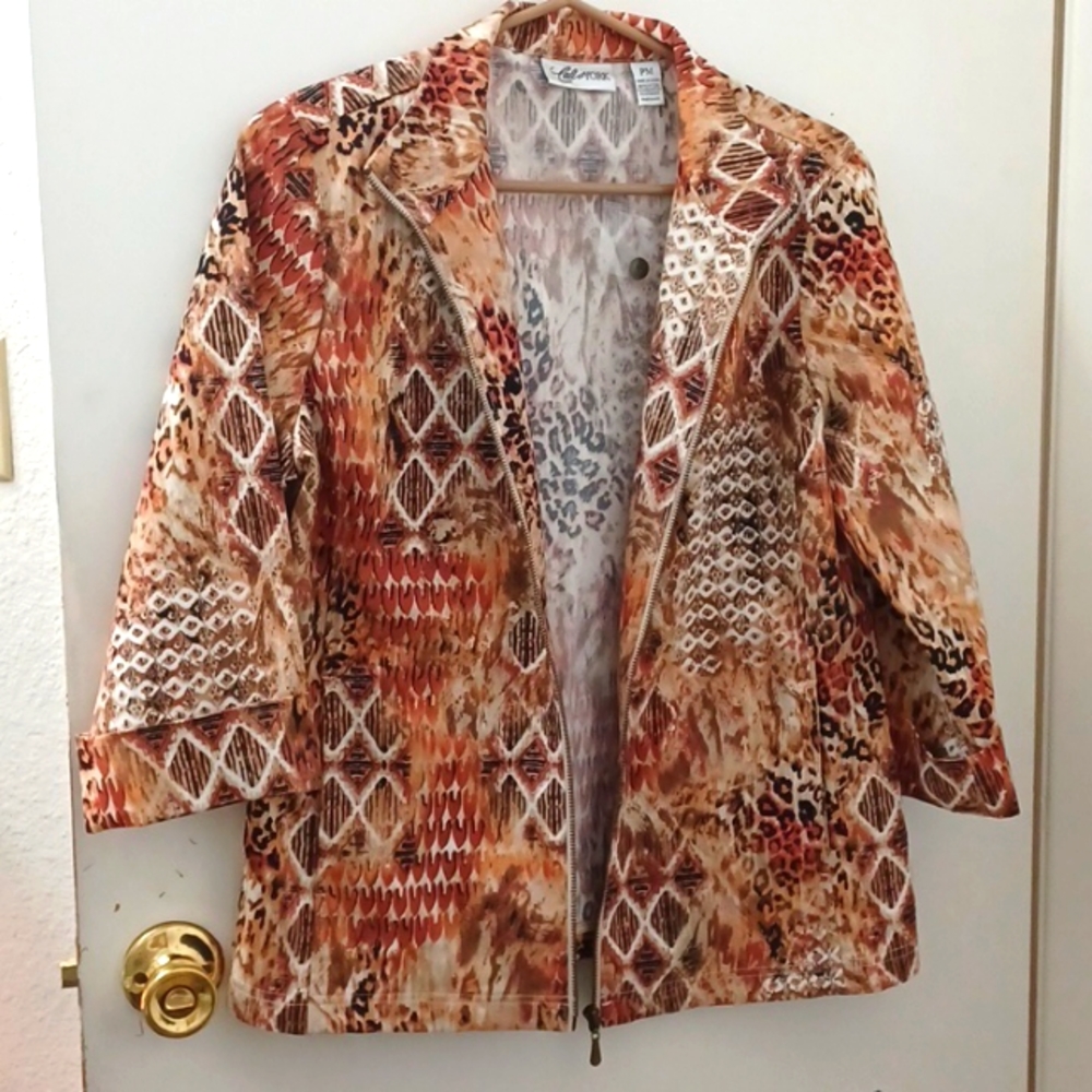 Petite medium light jacket with an African type print.